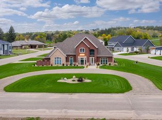 1912 66th St NW, Minot, ND 58703