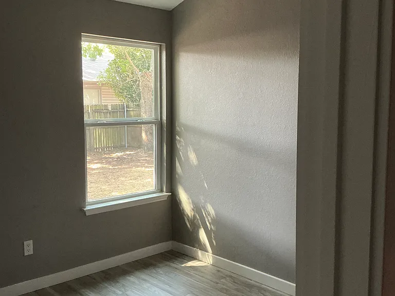 518 Mockingbird Dr — Photo 8