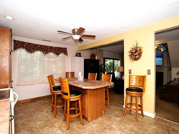 5th image of 168 Coburn Woods Avenue