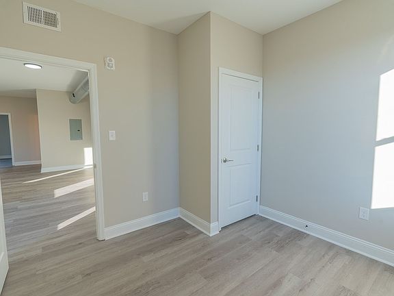 5th image of 1514 W Girard Ave #3R