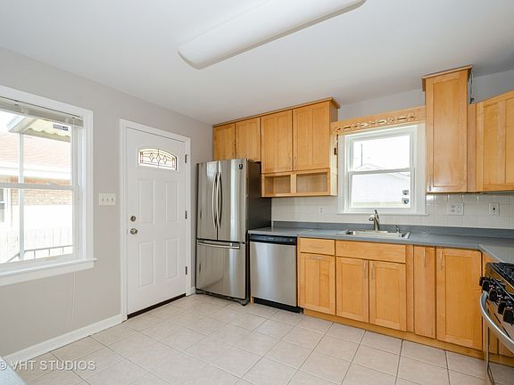 4th image of 4049 Kolze Ave