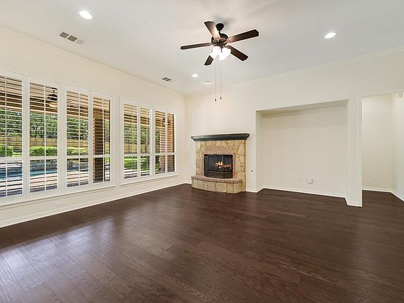 2nd image of 560 Aspen Dr