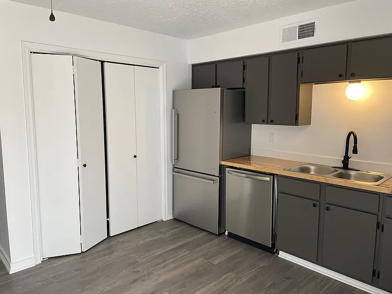 Just Renovated 2 Bed / 2 Bath Tucked Back in a Queit Foothills 4-Plex — Photo 10