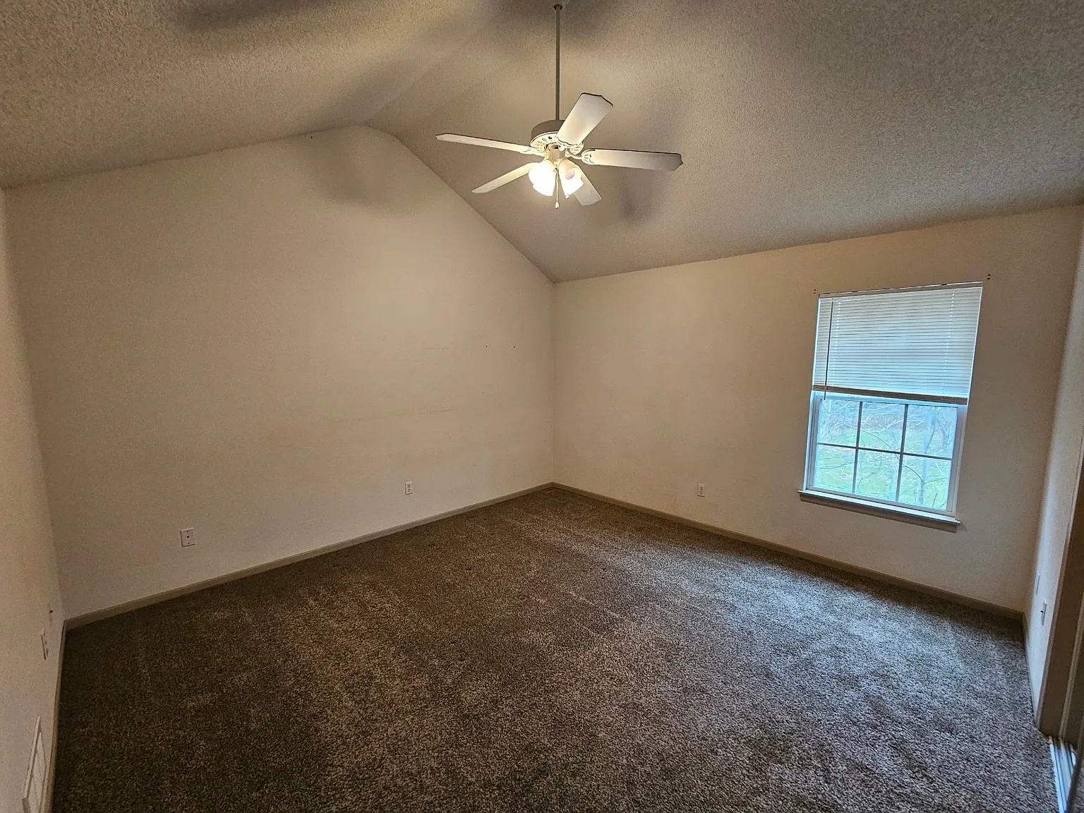 3 bed, 2.5 bath, 1400 sqft, $1,495 — Photo 4