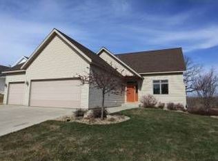 4467 Manor Park Dr NW, Rochester, MN 55901