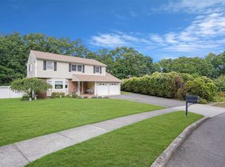 8 Belinda Ct, Smithtown, NY 11787
