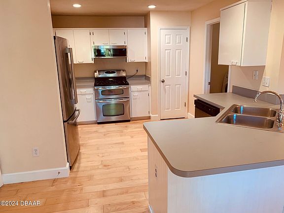 5th image of 4585 Terrace Village Dr