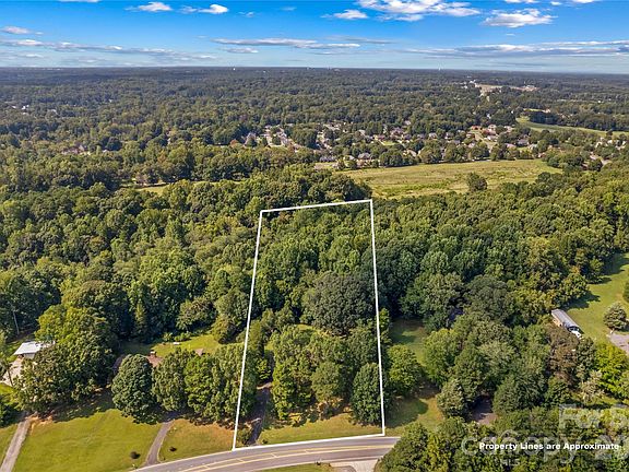 5th image of 265 Rocky River Rd