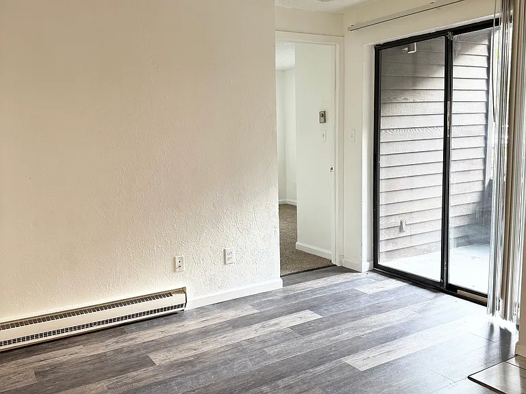 South Street Apartments — Photo 24