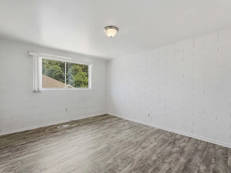 Towne Apartments — Photo 32