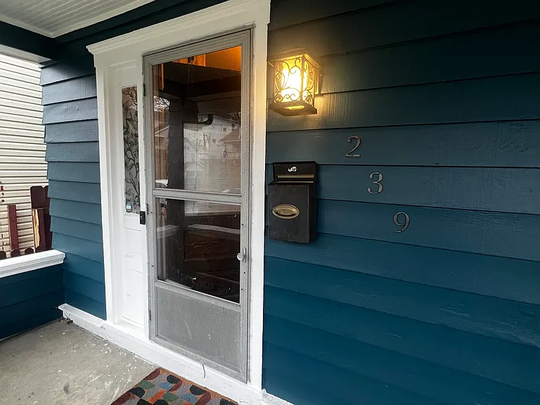 239 Illinois Ave — Photo 3