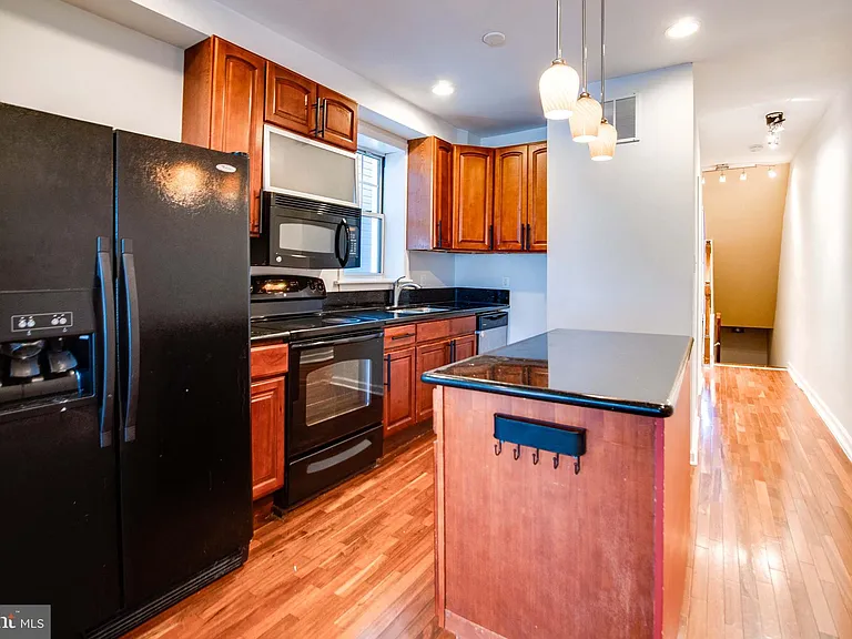 2905 W Girard Ave #2 — Photo 5