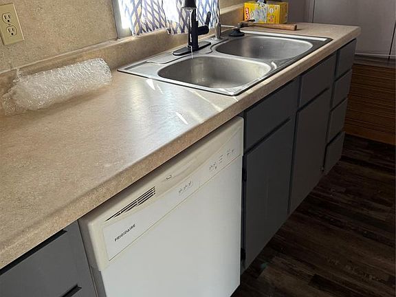 4th image of 408 W Arapaho Ave