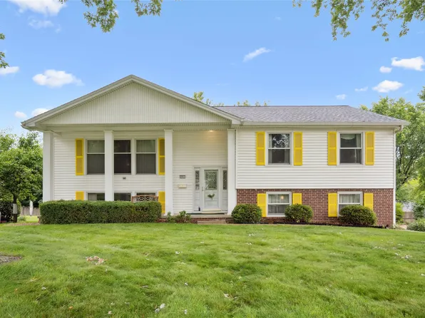 2001 Pleasant St, West Des Moines, IA 50265