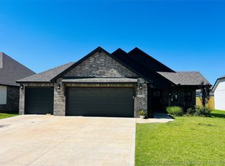 22709 E 103rd St S, Broken Arrow, OK 74014