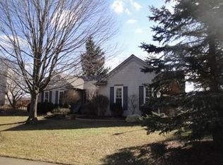 415 Lakes Edge Dr, Oxford, MI