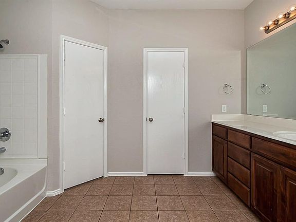 4th image of 6917 Meandering Creek Ln