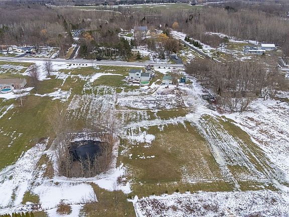 5th image of 441 Hamlin Parma Townline Rd