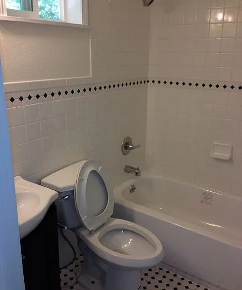 2204 E 20th St #B — Photo 6