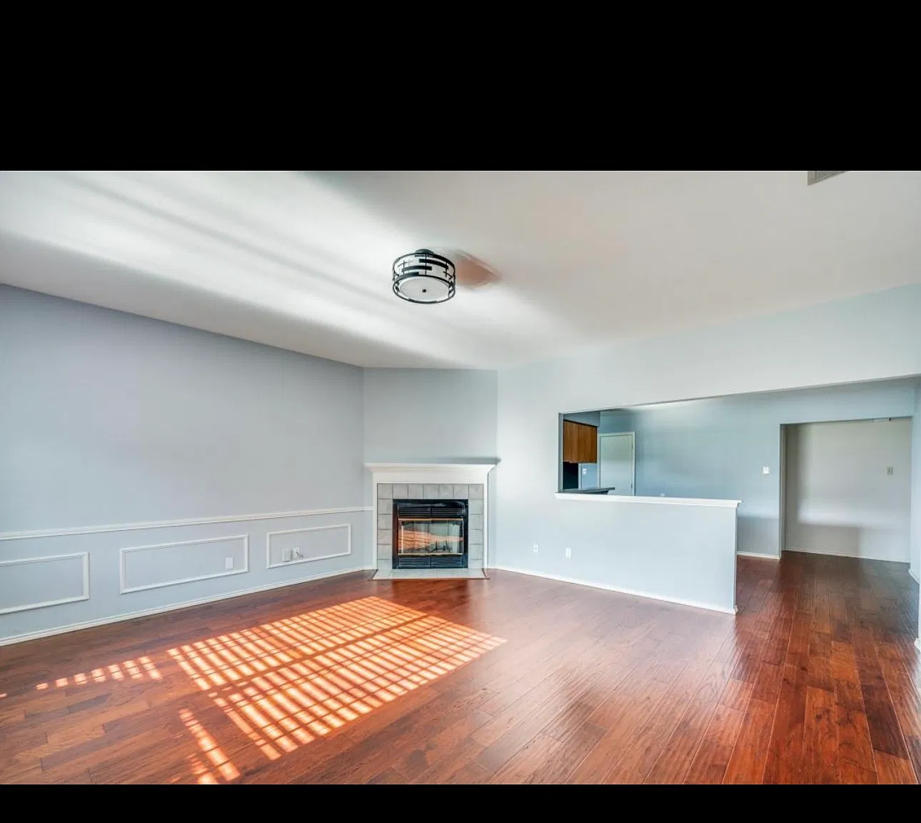 3 bed, 1328 sqft, $2,200 — Photo 2