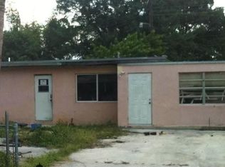 4090 Plum Tree Dr, Lake Worth, FL 33462
