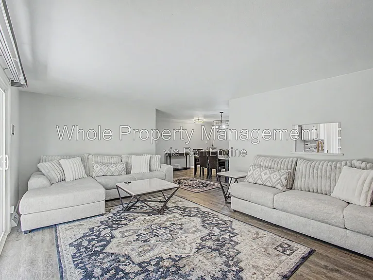 3404 S Clinton Ct — Photo 6