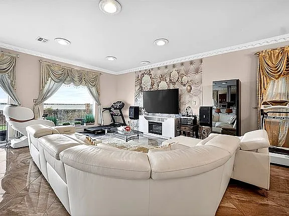 5218 Lake Terrace Ct — Photo 4