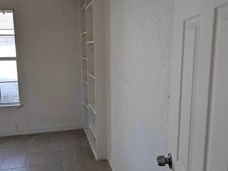 8314 W Melrose St — Photo 6