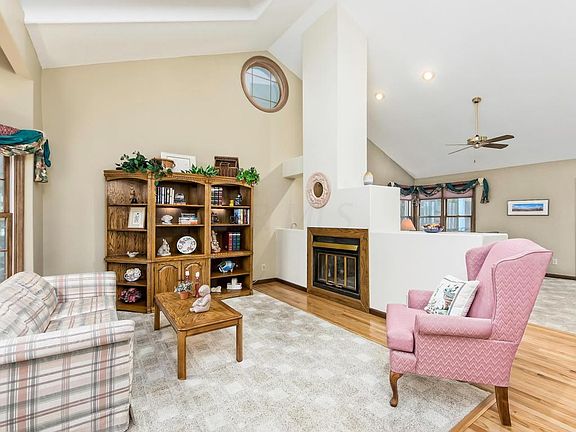 2nd image of 5375 Winetavern Ln