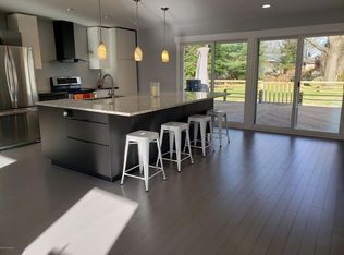 1905 Hoke Rd, Hurstbourne Acres, KY 40220