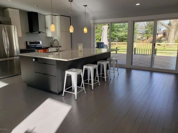 1905 Hoke Rd, Hurstbourne Acres, KY 40220