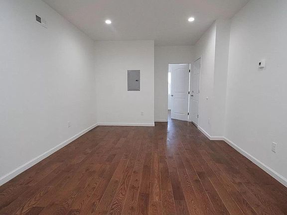 4th image of 918 Snyder Ave #1