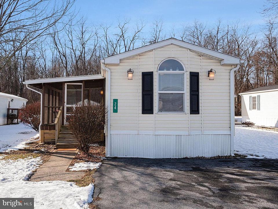 1st image of 24 Hathaway Dr