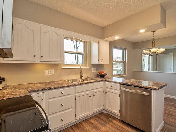 3rd image of 7086 Butterwood Dr