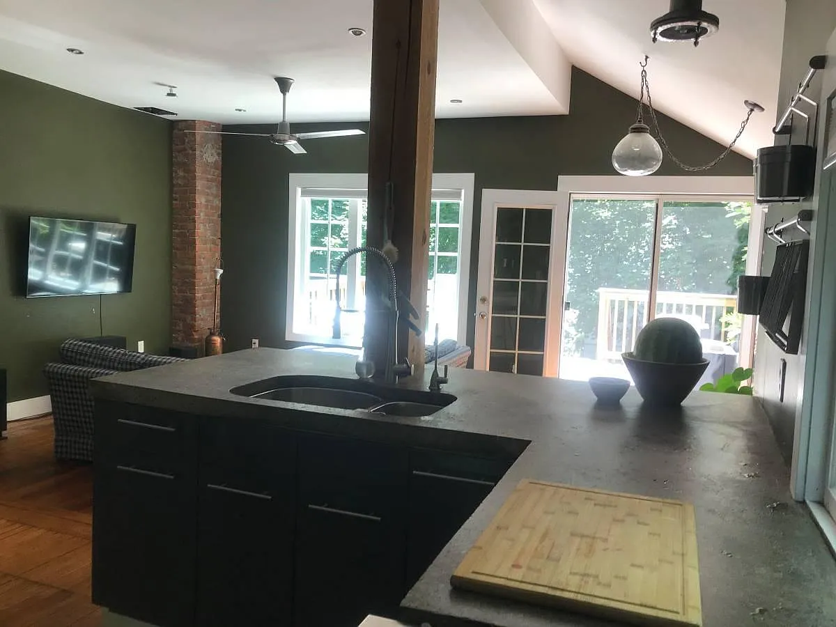 3 bed, 1350 sqft, $2,200 — Photo 2