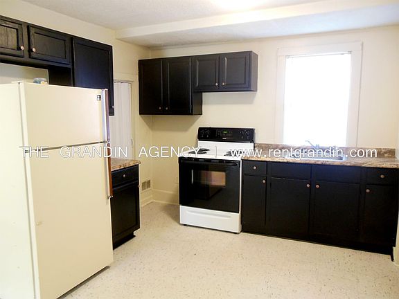4th image of 922 12th St SE #B