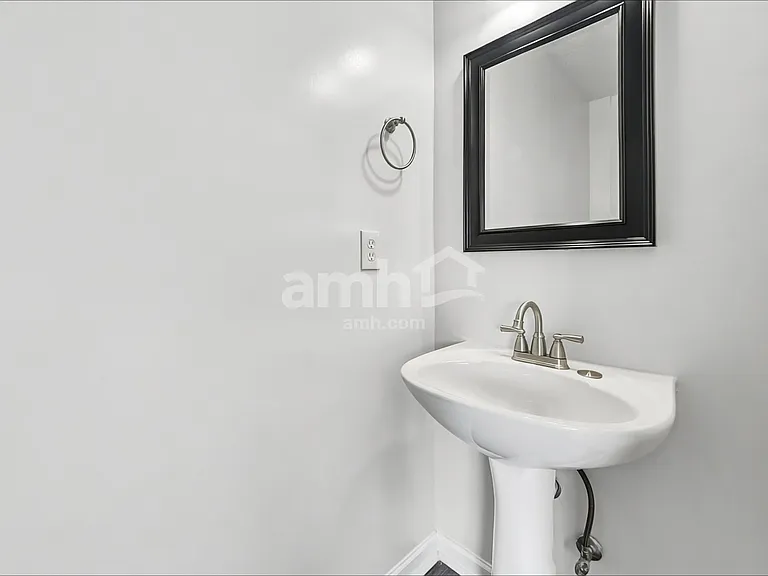 305 Schoolhouse Ct — Photo 9