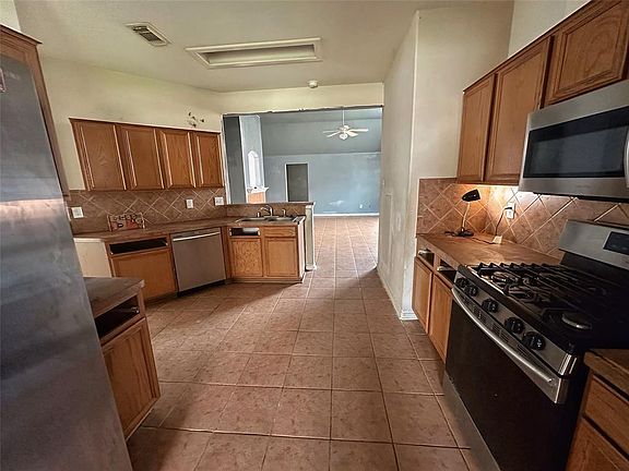 2nd image of 12230 Hawthorne Hill Cir