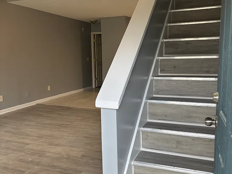 415 Cambridge Cir #E7 — Photo 4