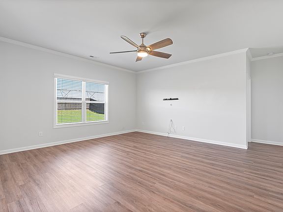 5th image of 211 Holt St