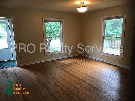 2nd image of 1442 Lake St NE