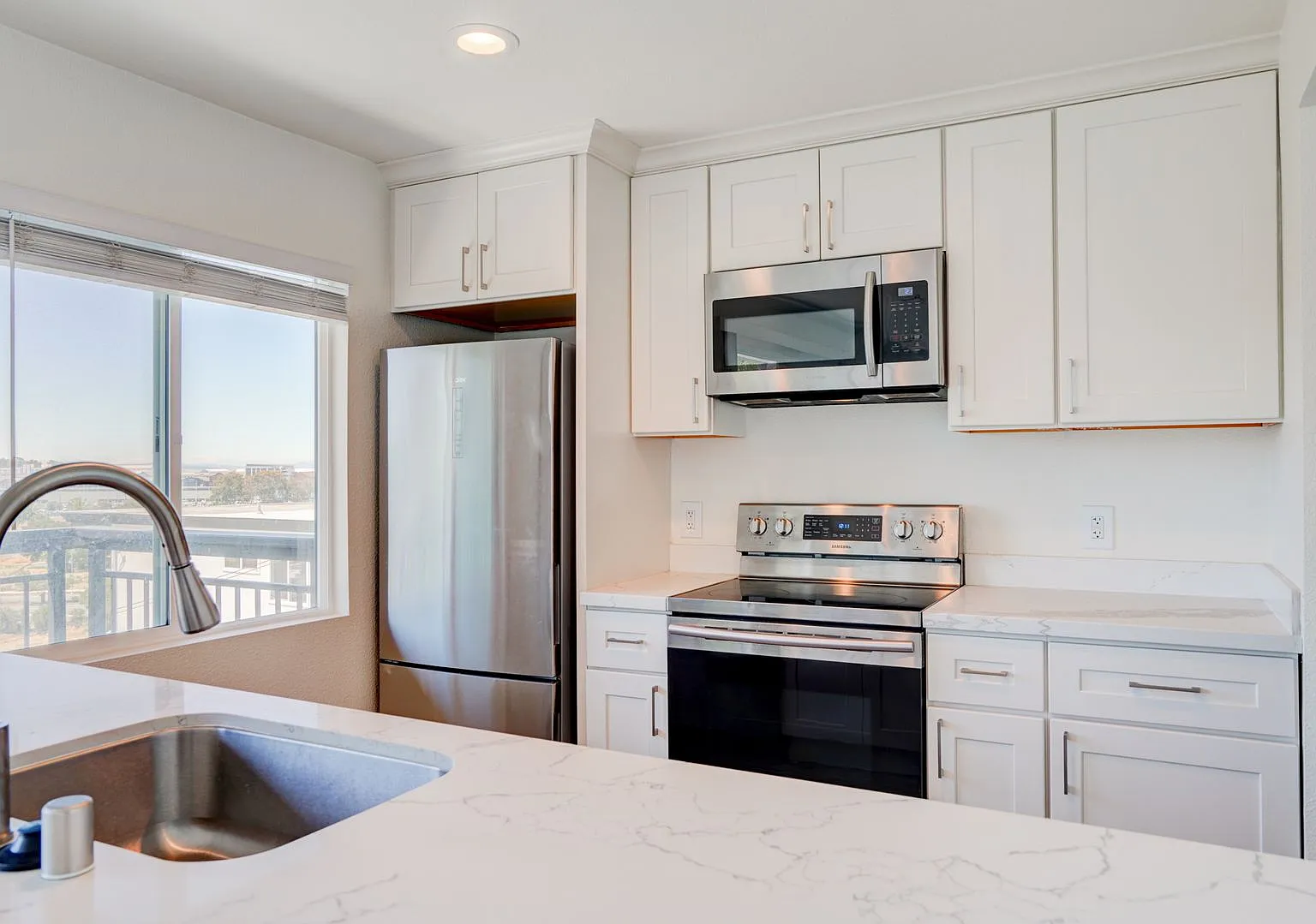 Edgewater Apartments — Photo 1