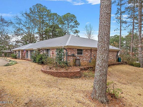 2nd image of 489 Cheyenne Ln