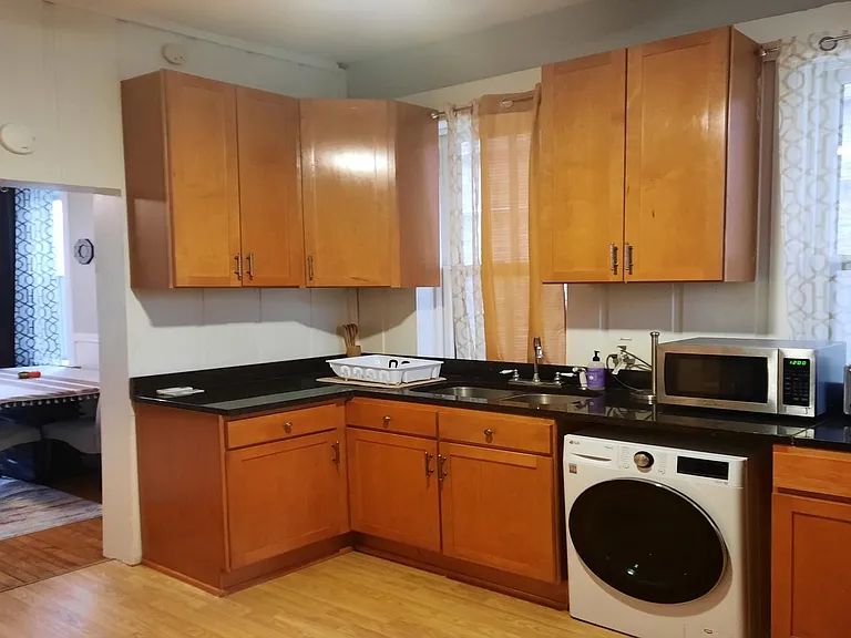 1734 N Sedgwick St — Photo 5