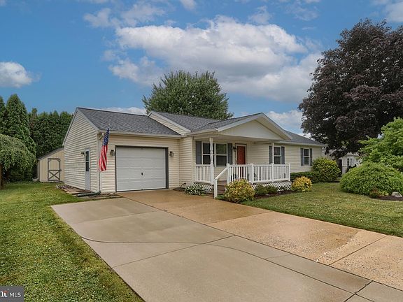 3rd image of 607 Henry Houck Ln