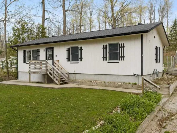 2301 Miller Rd, Alanson, MI 49706