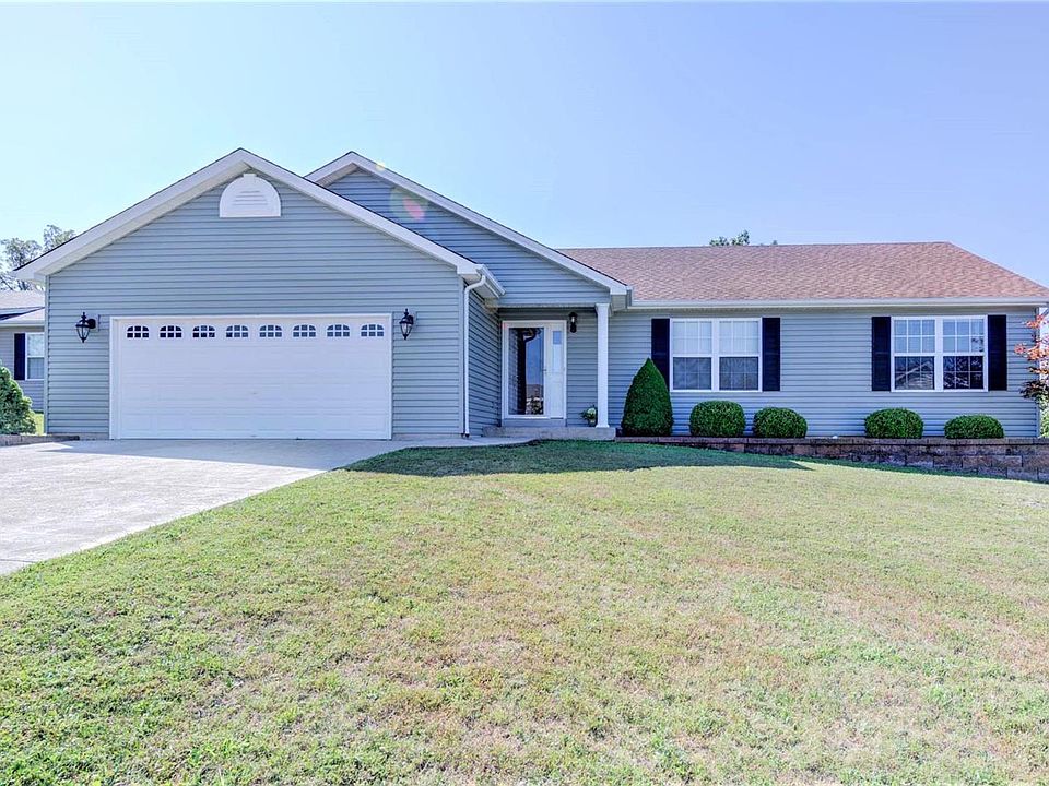 1st image of 370 Cuivre Valley Dr