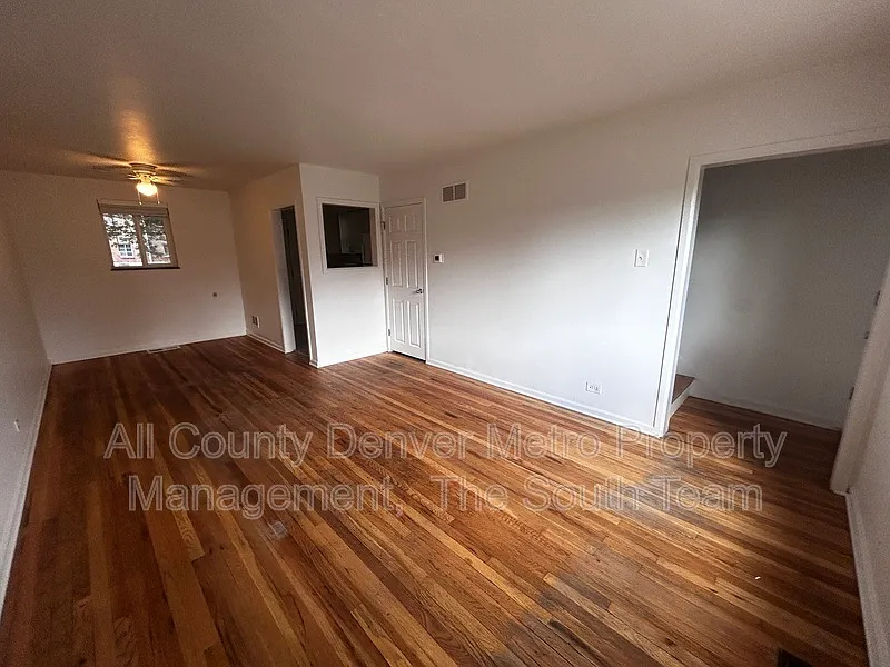 2 bed, 1.0 bath, 832 sqft, $1,645 — Photo 3