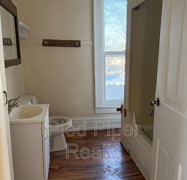 406 E Prospect Ter — Photo 8