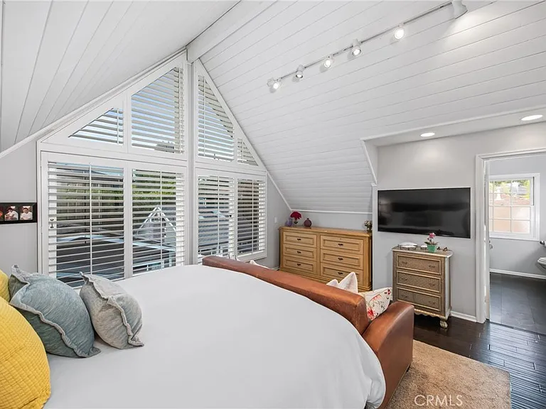 4323 Laurelgrove Ave — Photo 37